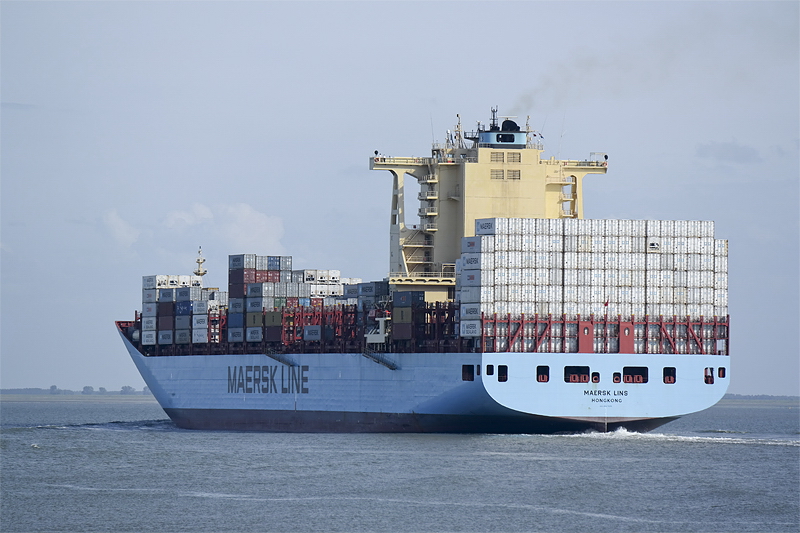 Schiffe Holland 6 - 2013 _SAM_1664 als Smart-Objekt-1 Kopie.jpg - Gigantische Schiffe mit hunderten Containern fahren ganz nah an uns vorbei